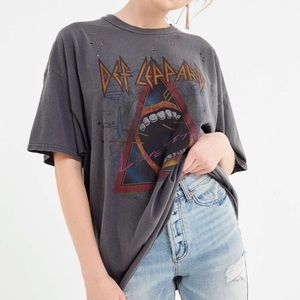URBAN OUTFITTERS DEF LEPPARD OVERSIZED TEE